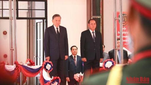 越南公安部部长苏林访问老挝 - Ảnh 1.