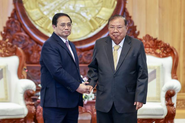 老挝前国家领导：越南老挝特殊团结关系是两国人民宝贵财富 - Ảnh 2.