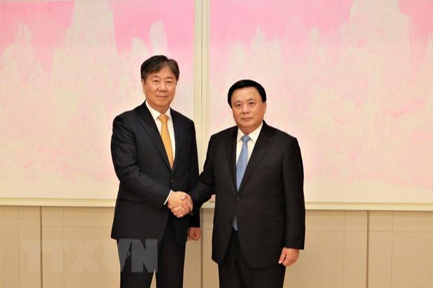 越共中央政治局委员、胡志明国家政治学院院长阮春胜访问韩国 - Ảnh 1.