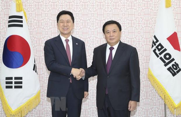 越共中央政治局委员、胡志明国家政治学院院长阮春胜访问韩国 - Ảnh 2.