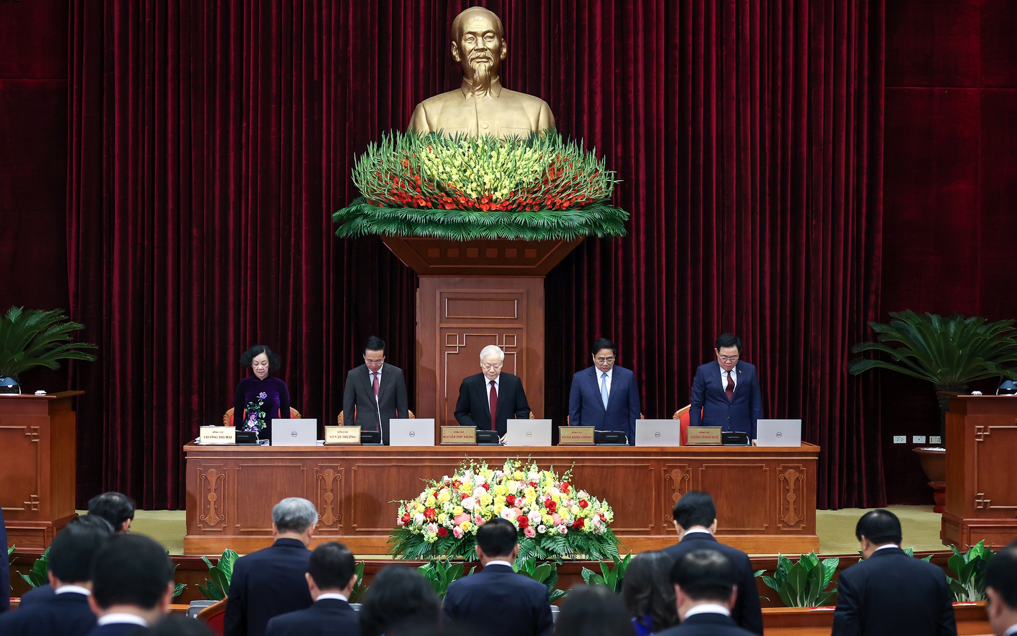 越南共产党第十三届中央委员会第八次全体会议正式开幕