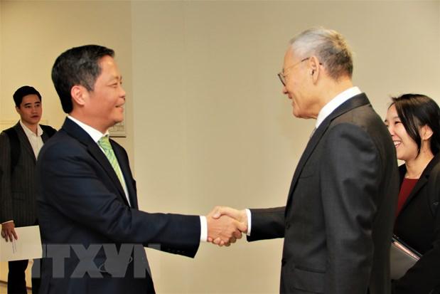 越共中央经济部部长陈俊英访问韩国 - Ảnh 2.