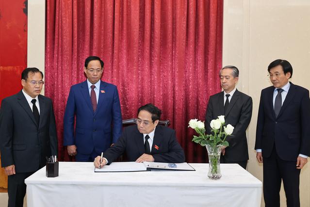 photo-1698891714864 photo-1698891714864