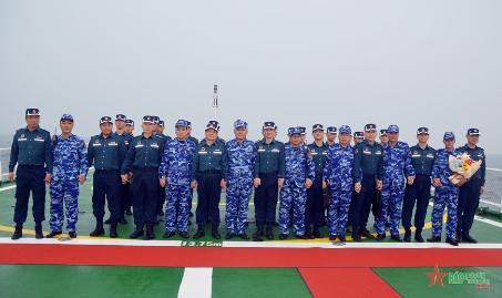 越中两国海警在北部湾分界线邻近海域进行联合巡逻- Ảnh 1.