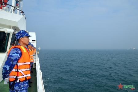 越中两国海警在北部湾分界线邻近海域进行联合巡逻- Ảnh 3.