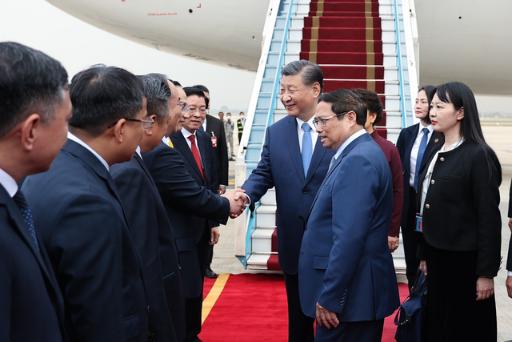 越南政府总理范明正前往机场迎接中共中央总书记，国家主席习近平- Ảnh 3.