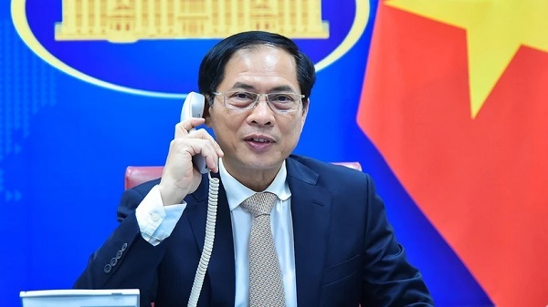越南外交部长裴青山同叙利亚政府外交部长费萨尔·梅克达德通电话- Ảnh 1.