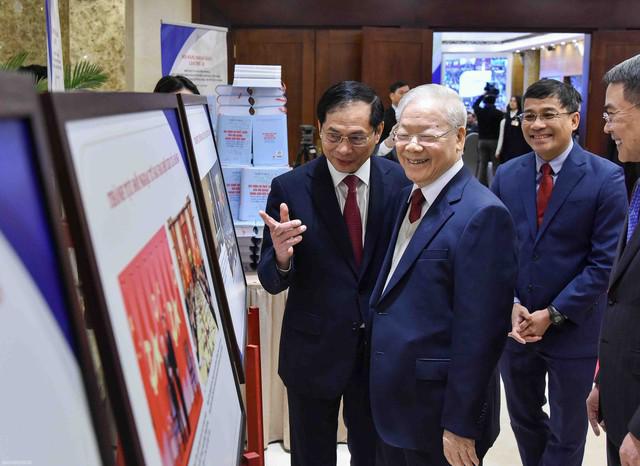 photo-1702982504285 photo-1702982504285