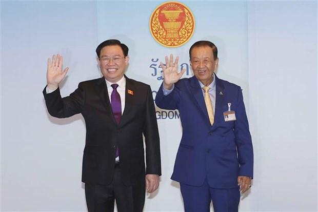 越南国会主席王廷惠与泰国议会议长努尔•马塔举行会谈- Ảnh 1.