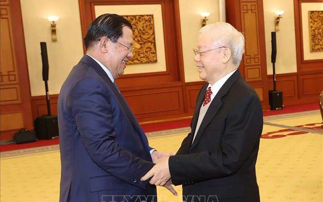 加强越南共产党与柬埔寨人民党合作关系