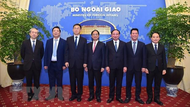 越南外交部长裴青山会见中国广西壮族自治区党委书记刘宁 - Ảnh 1. 越南外交部长裴青山会见中国广西壮族自治区党委书记刘宁 - Ảnh 1.