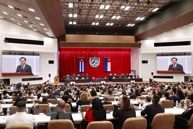 越南国会主席王廷惠出席古巴第十届国民议会特别会议并发表演讲 - Ảnh 1.