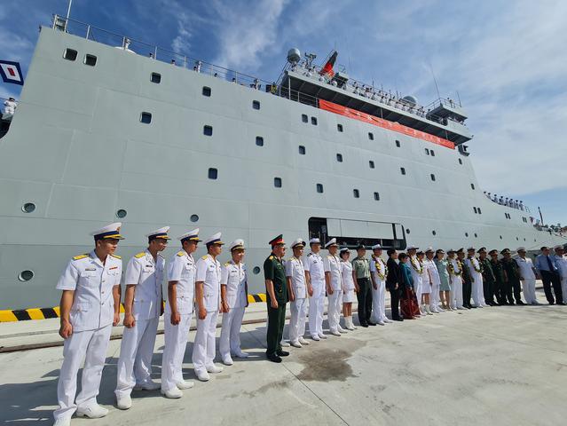 中国海军舰艇访问岘港市 - Ảnh 3.