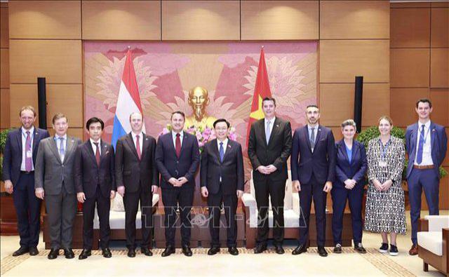 越南国会主席王廷惠会见卢森堡大公国首相格扎维埃·贝泰尔 - Ảnh 2. 越南国会主席王廷惠会见卢森堡大公国首相格扎维埃·贝泰尔 - Ảnh 2.