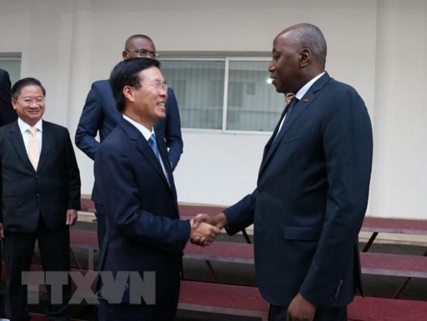 photo-1686650821301 photo-1686650821301