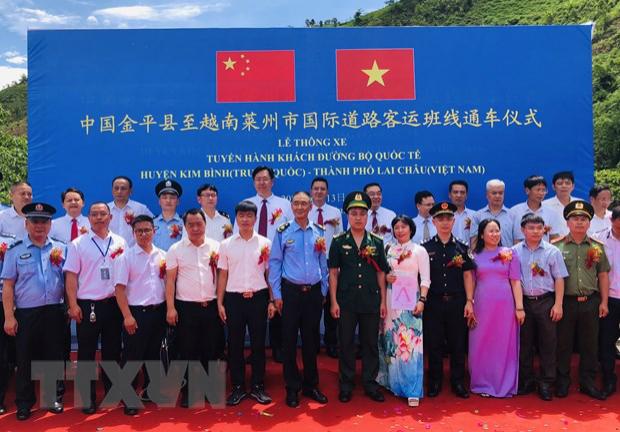 越南莱州至中国云南国际道路客运班线正式通车 - Ảnh 1.