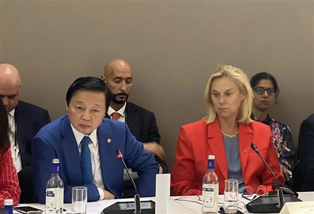 陈红河副总理:支持引导民营企业参与可再生能源开发 - Ảnh 1. 陈红河副总理:支持引导民营企业参与可再生能源开发 - Ảnh 1.