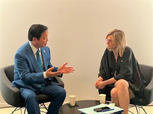 陈红河副总理:支持引导民营企业参与可再生能源开发 - Ảnh 2. 陈红河副总理:支持引导民营企业参与可再生能源开发 - Ảnh 2.