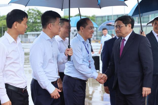越南政府总理范明正开始访华并出席在天津举行的世界经济论坛 - Ảnh 2.