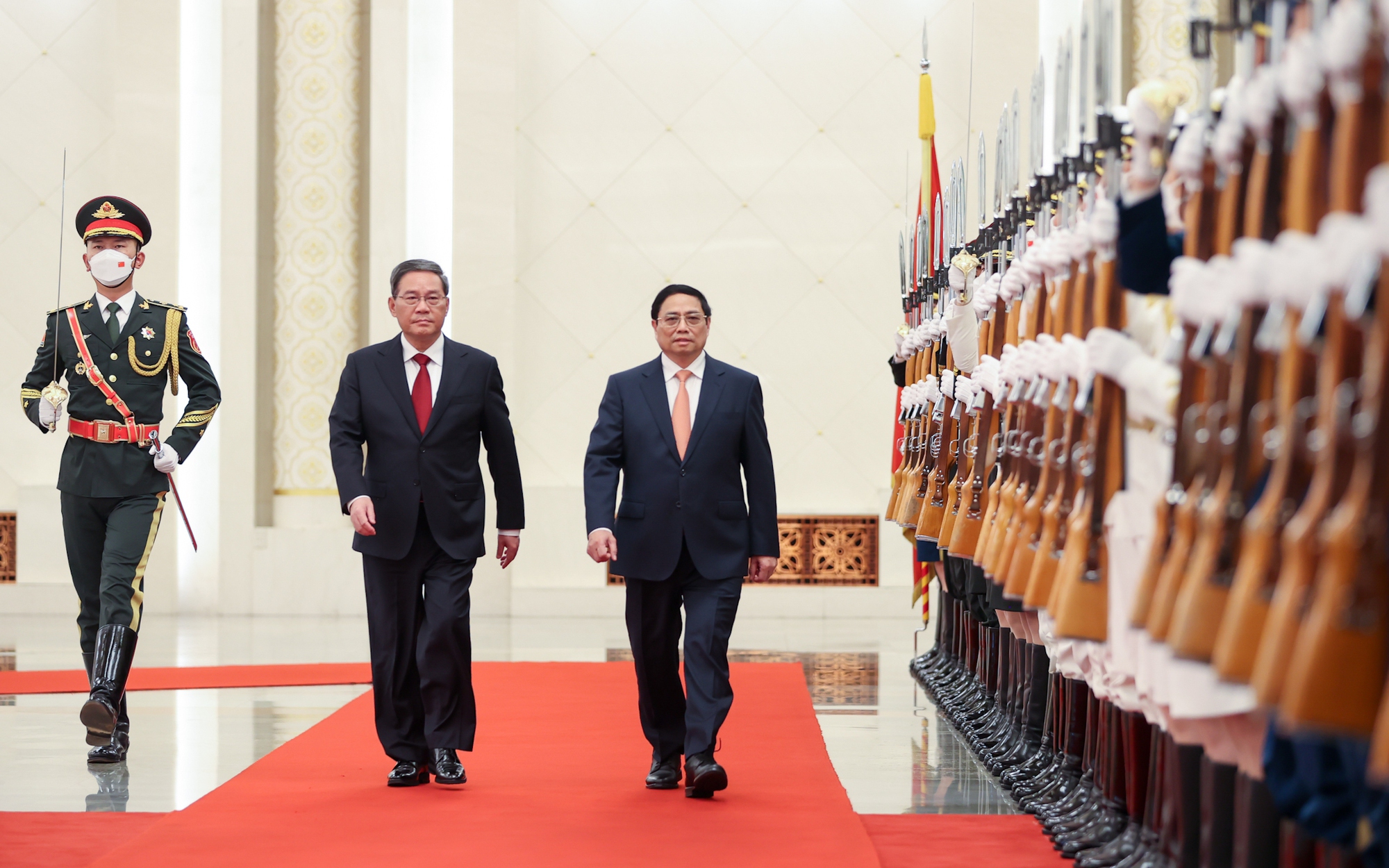 李强总理举行迎接仪式欢迎越南政府总理范明正访华组图
