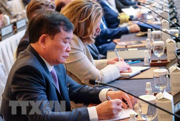 越南国防部代表团出席香格里拉对话会多场活动 - Ảnh 1.