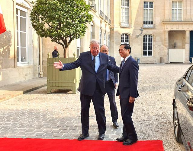 photo-1686106659919 photo-1686106659919