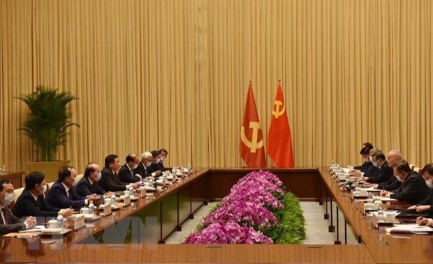 越共中央政治局委员、中央理论委员会主任阮春胜访问中国 - Ảnh 1.