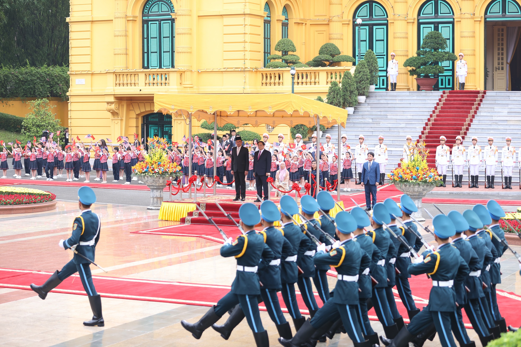范明正总理举行迎接仪式欢迎马来西亚总理正式访越 - Ảnh 6.