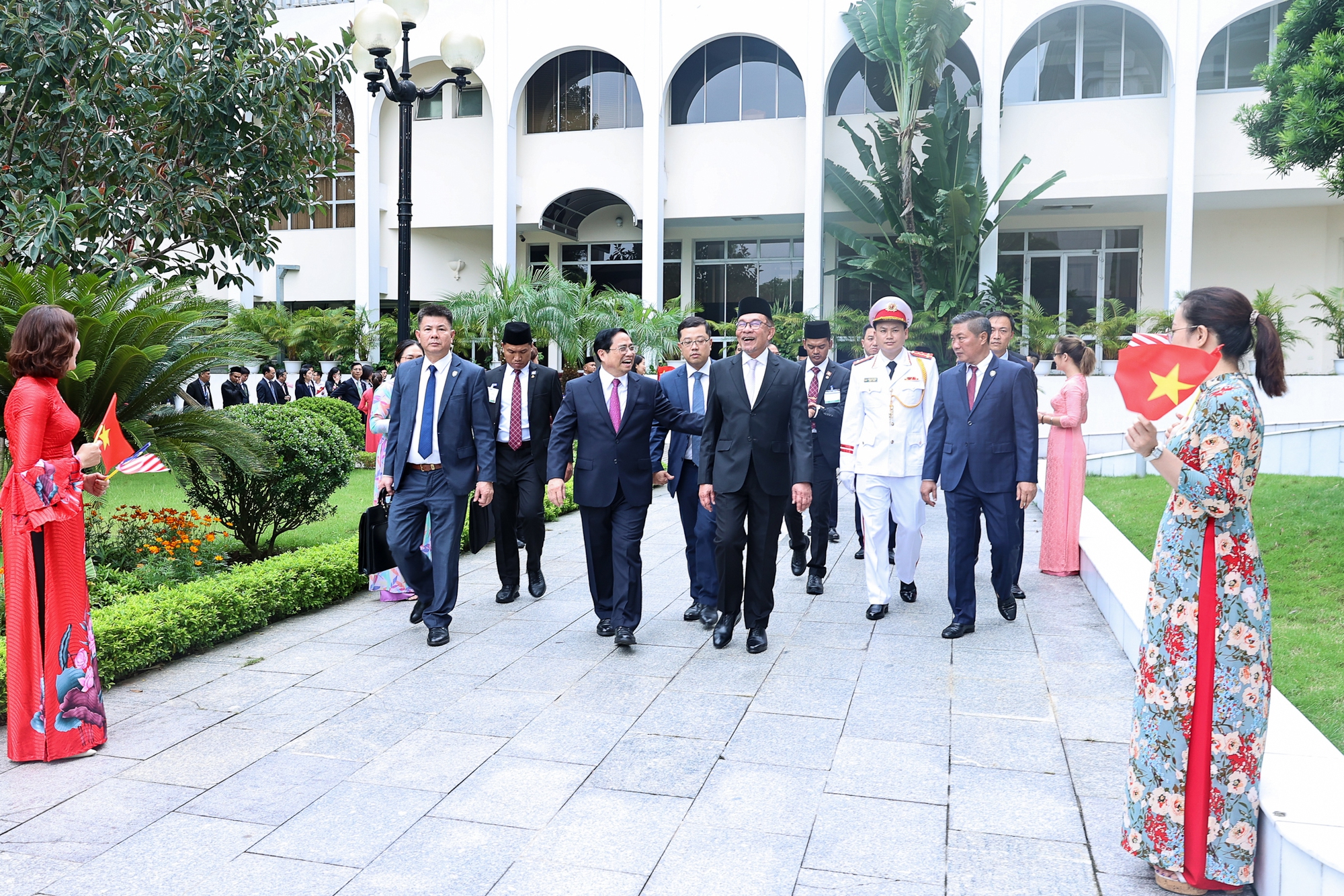 范明正总理举行迎接仪式欢迎马来西亚总理正式访越 - Ảnh 10.