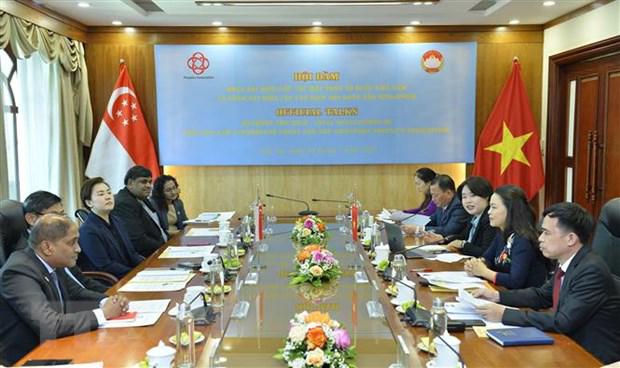 越南祖国阵线中央委员会和新加坡人民协会加强交流合作 - Ảnh 1.