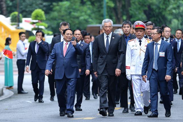 范明正总理主持仪式 欢迎新加坡总理李显龙访问越南 - Ảnh 3.