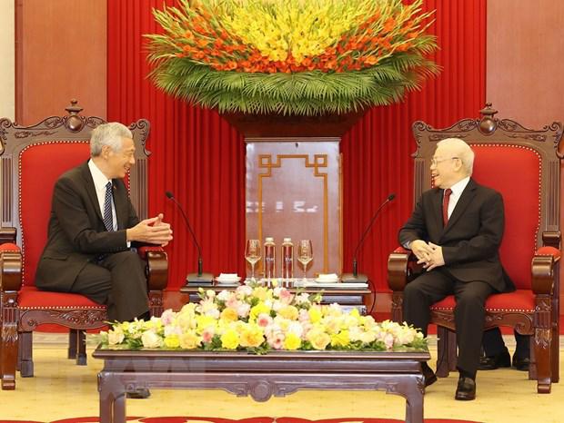 越共中央总书记阮富仲会见新加坡总理李显龙 - Ảnh 1.