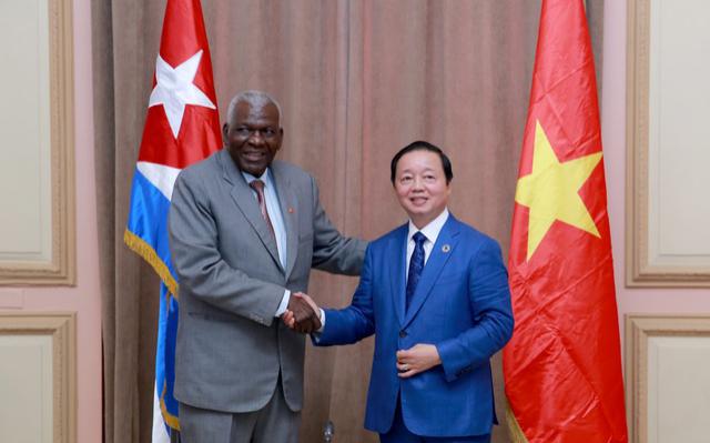 越南政府副总理陈红河会见古巴领导人 - Ảnh 1.