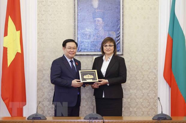 越南国会主席王廷惠会见保加利亚社会党和公民党-民主力量联盟领导 - Ảnh 1.