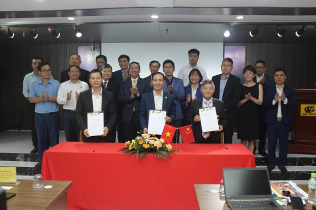 河内支持性产业企业协会与上海企业代表团签署合作协议 - Ảnh 1.