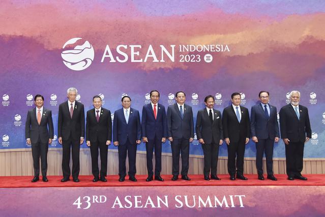 范明正总理出席第43次东盟峰会开幕式 - Ảnh 2.