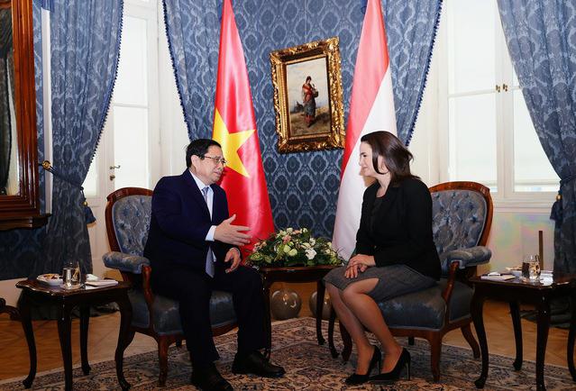 越南政府总理范明正会见匈牙利总统诺瓦克•卡塔琳- Ảnh 1.