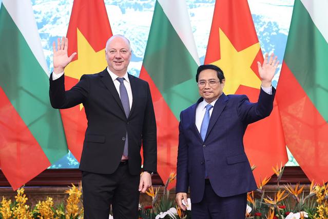 photo-1704770977362 photo-1704770977362