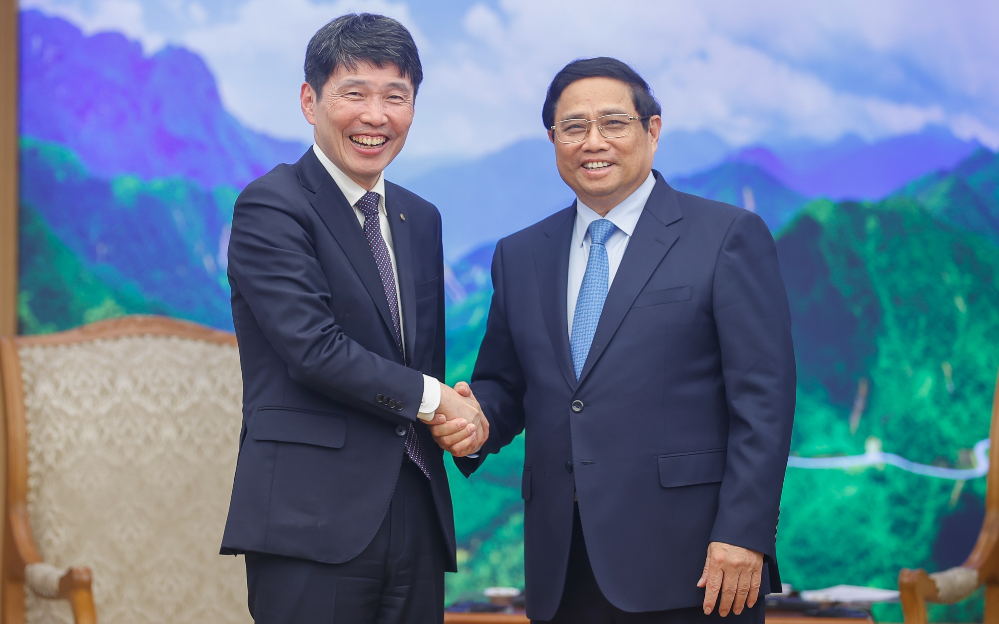 越南政府总理范明正会见日本群马县知事