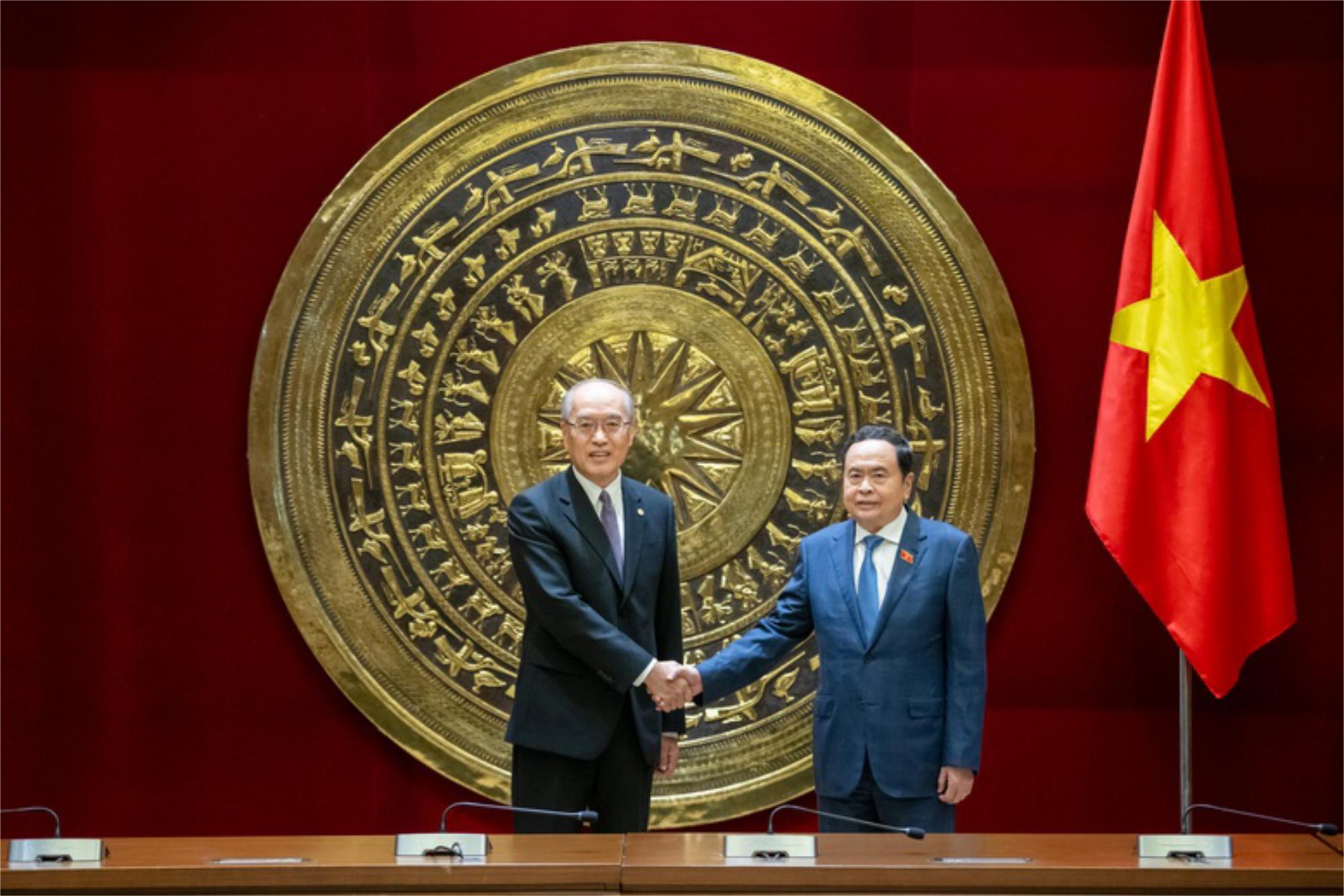 photo-1729448233249 photo-1729448233249