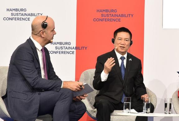 胡德福副总理：越南的一切政策和行动均以人民为中心- Ảnh 1.
