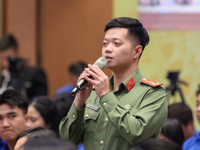 越南政府总理范明正主持召开与青年见面和对话会议(组图)- Ảnh 9.