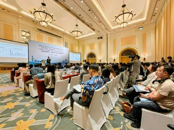 越南中国贸易、投资和产业合作对接交流会在河内举行- Ảnh 1.