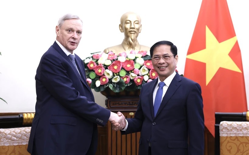 裴青山部长会见俄罗斯外交部第一副部长