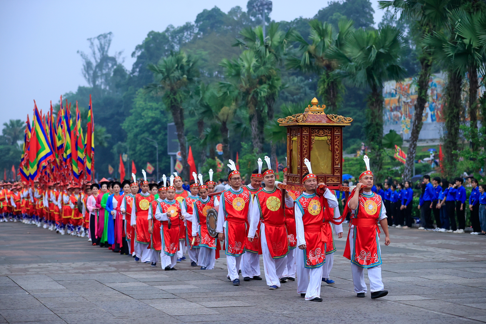 范明正总理出席雄王祭祖仪式