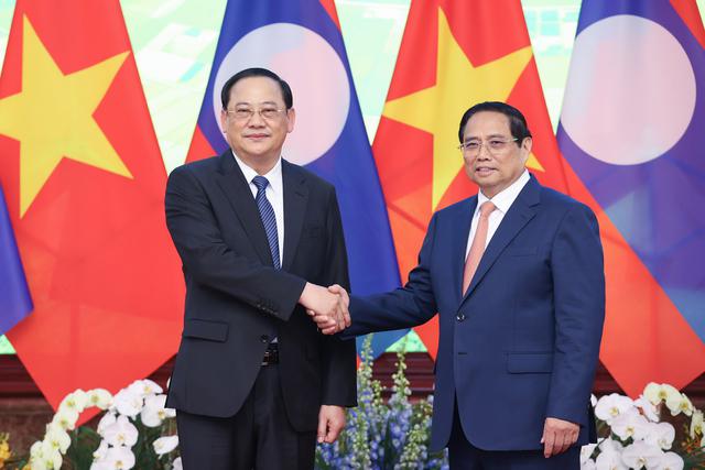 越南政府总理范明正会见老挝总理宋赛•西潘敦- Ảnh 1.