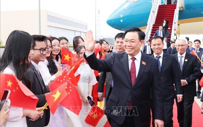 越南国会主席王庭惠访华：推动越中关系保持良好发展势头