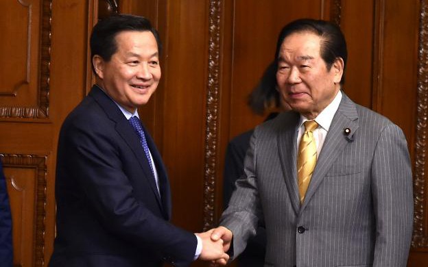 黎明慨副总理会见日本众议院议长额贺福志郎