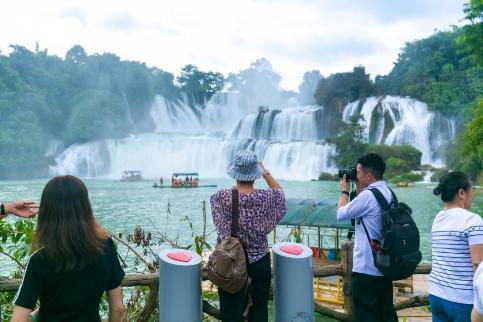 越南板约-中国德天瀑布景观区暂时停止旅客接待服务- Ảnh 1.