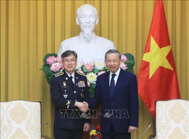 越共中央总书记、国家主席苏林会见韩国海洋警察厅厅长金钟旭- Ảnh 1.